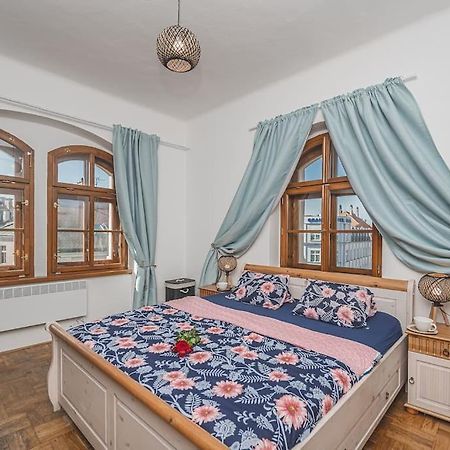 Carolina'S Romantic Apartment Hradec Králové المظهر الخارجي الصورة