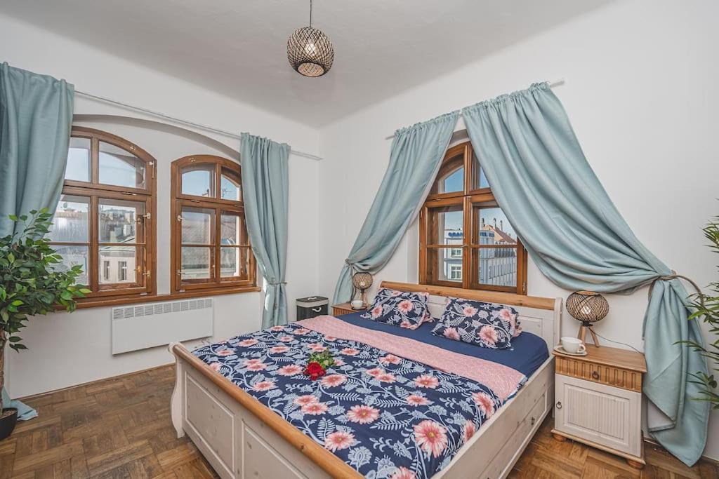Carolina'S Romantic Apartment Hradec Králové المظهر الخارجي الصورة