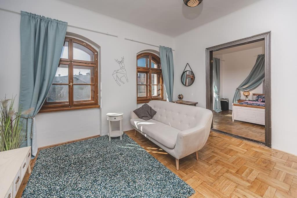 Carolina'S Romantic Apartment Hradec Králové المظهر الخارجي الصورة