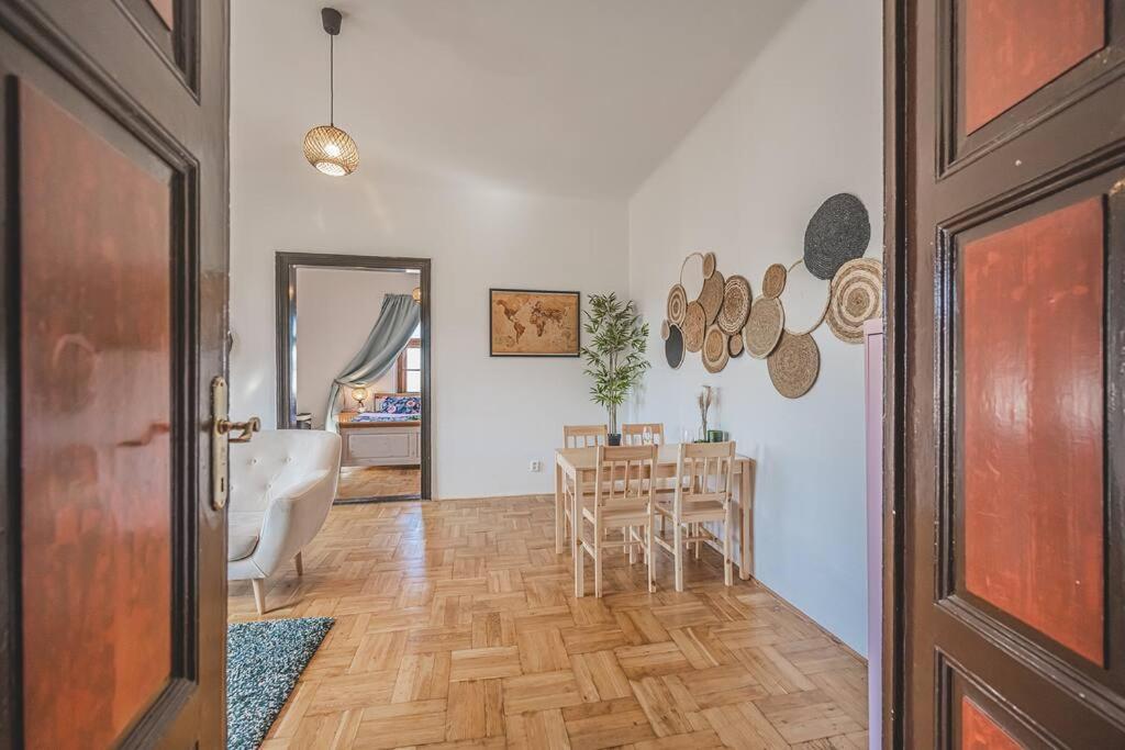 Carolina'S Romantic Apartment Hradec Králové المظهر الخارجي الصورة